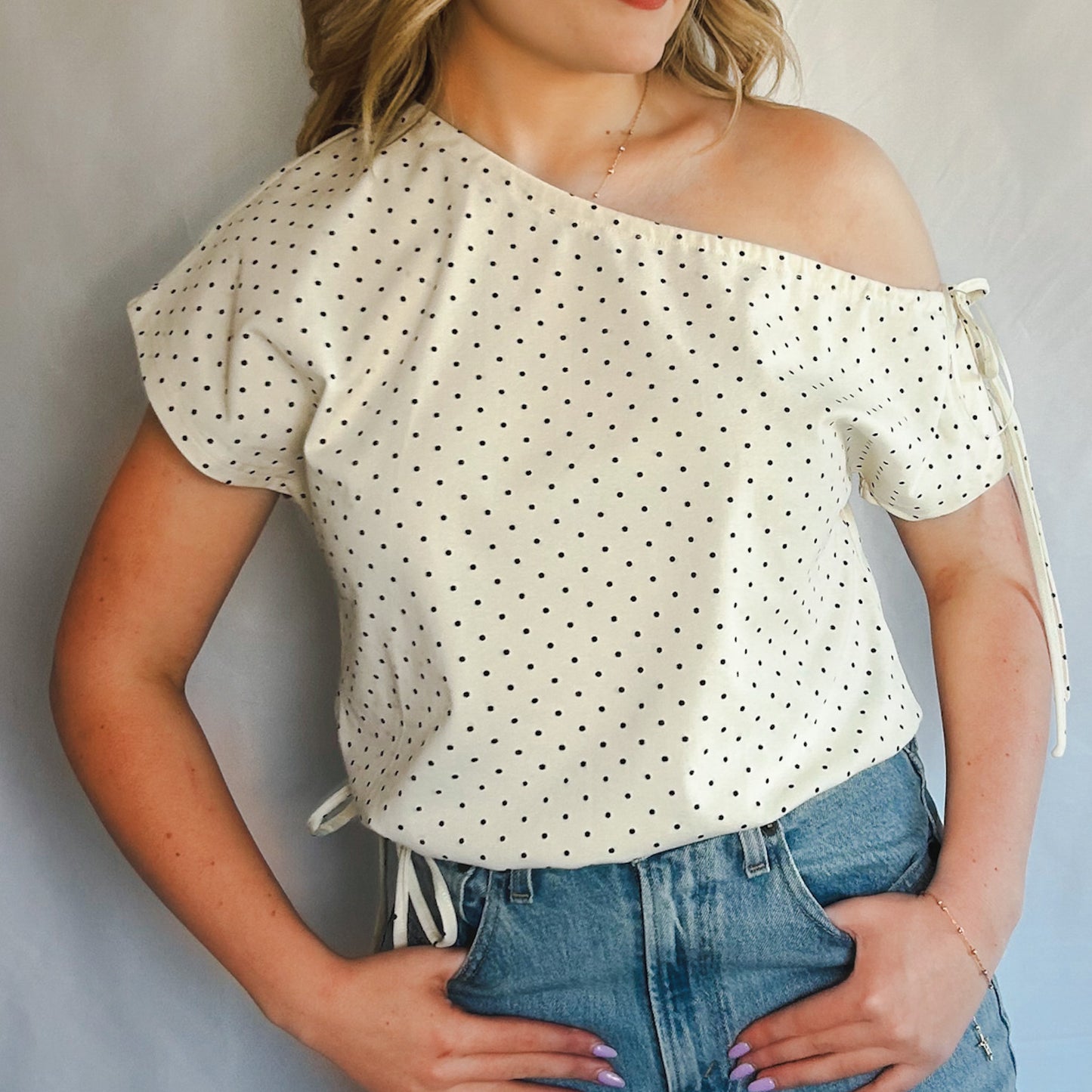 Spring Poise One-Shoulder Polka Dot Top