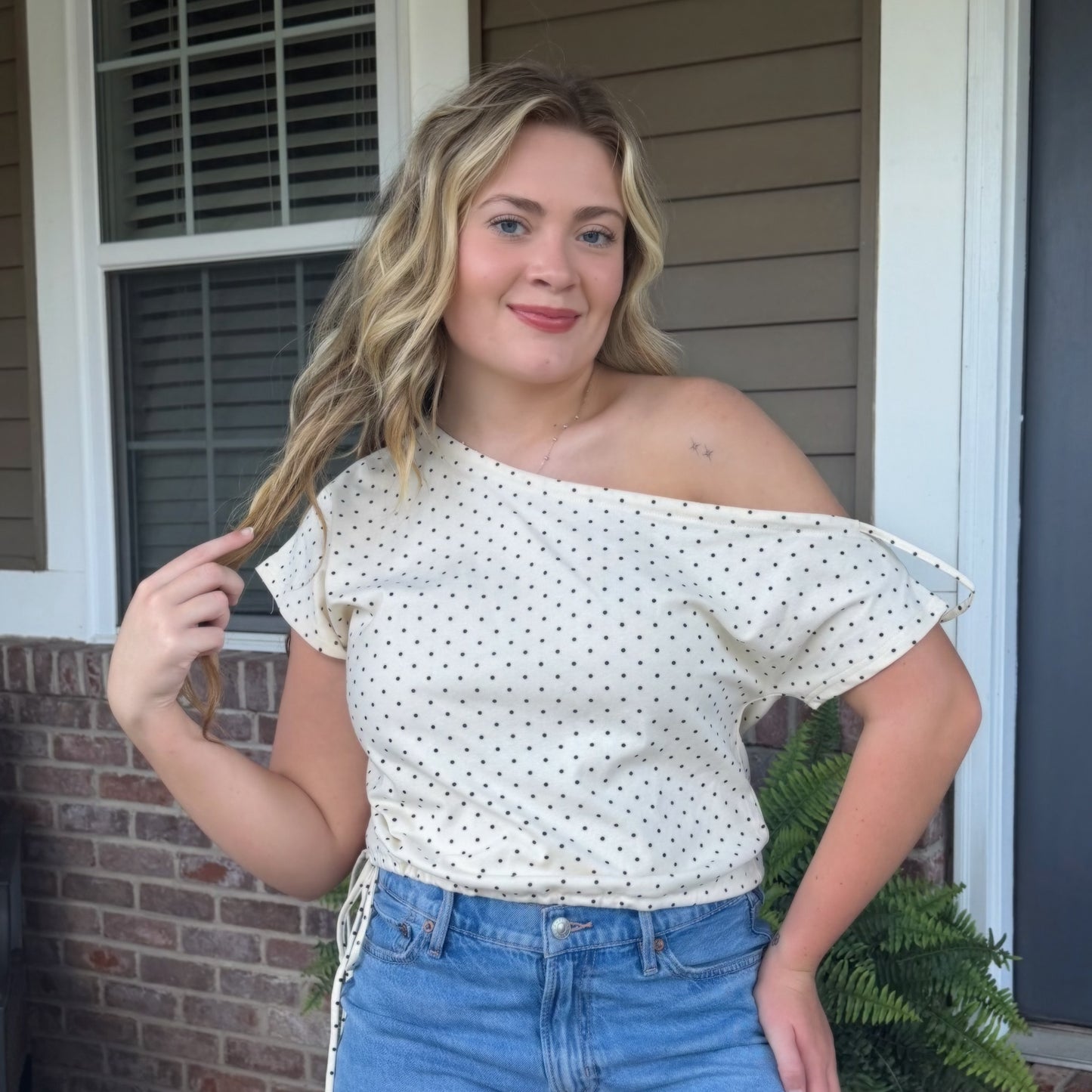 Spring Poise One-Shoulder Polka Dot Top