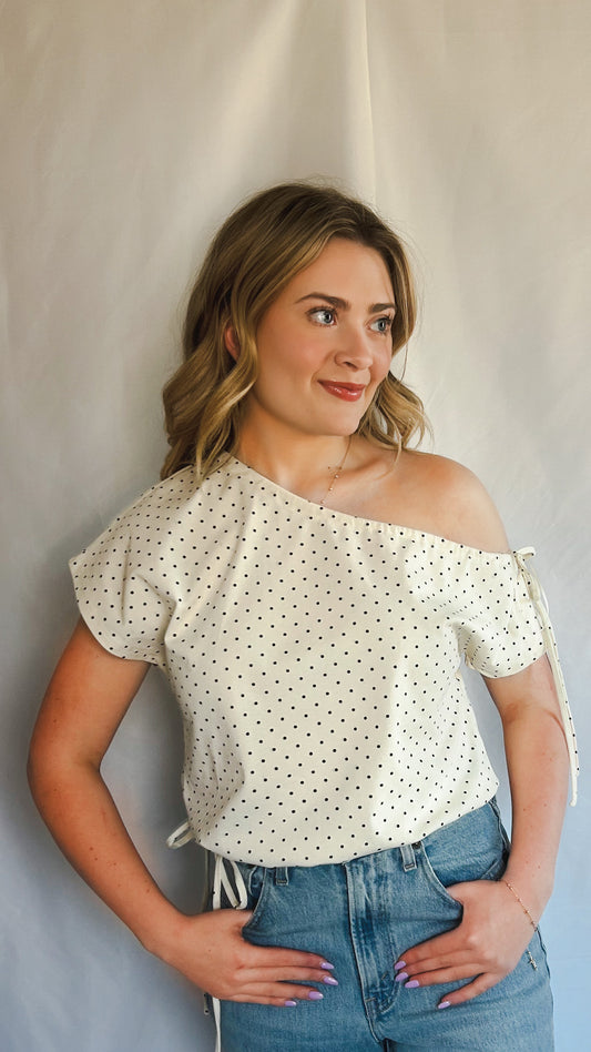 Spring Poise One-Shoulder Polka Dot Top